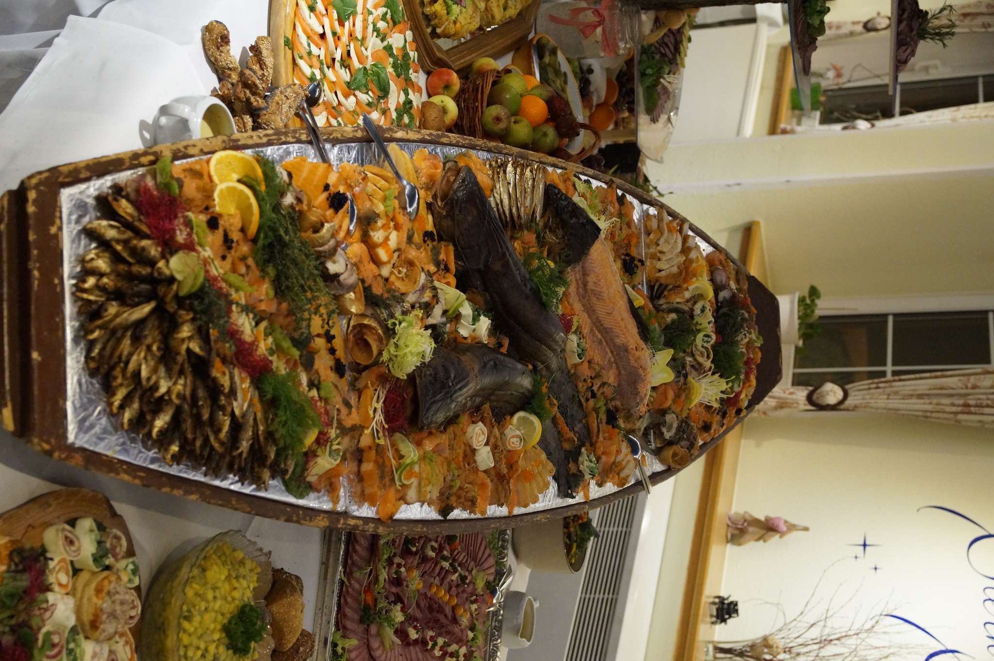 Spreewaldkahn mit Fisch zum Sylvesterbuffet